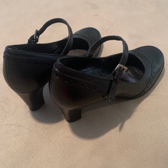 Etienne Aigner Leather Mary Jane Heel Pumps NWOT- size 6 1/2 Black - Picture 7 of 12